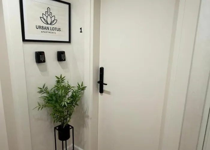 Urban Lotus , Self Check-in Apartmán *