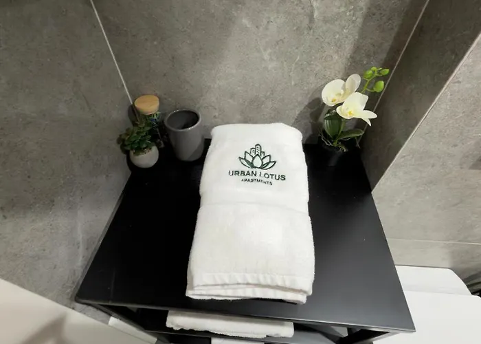 Urban Lotus , Self Check-in Appartement