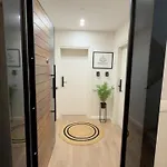 Urban Lotus , Self Check-in Appartement