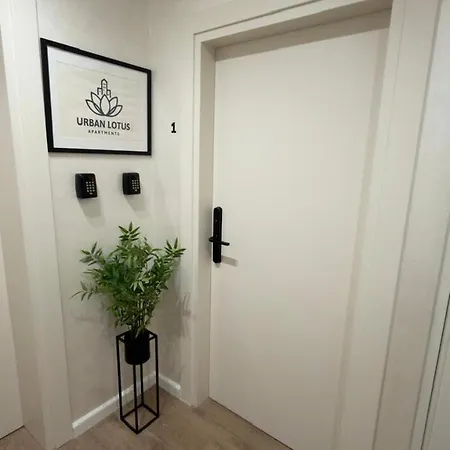 Urban Lotus , Self Check-in Daire *