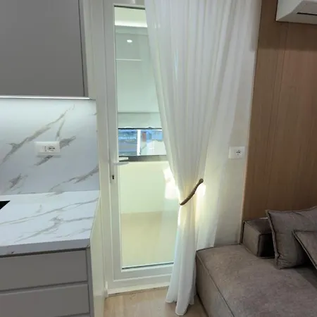 Urban Lotus , Self Check-in * Tiran
