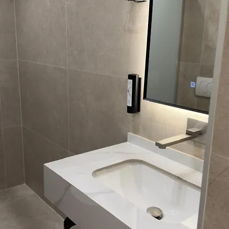 Urban Lotus , Self Check-in Daire Tiran