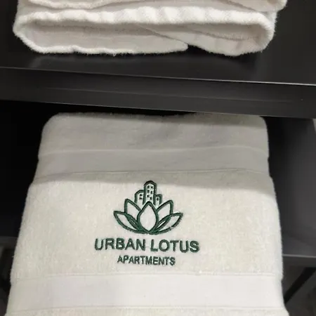Urban Lotus , Self Check-in Daire *