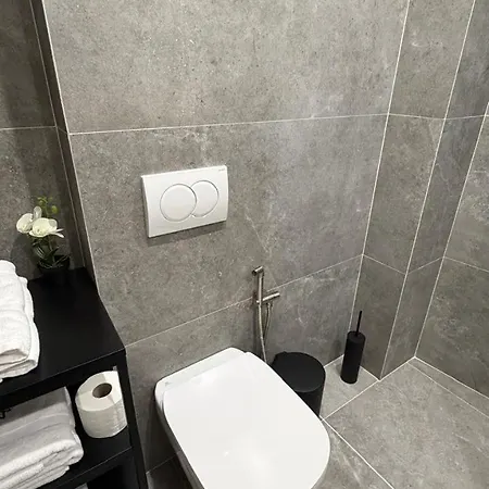 Urban Lotus , Self Check-in Tiran