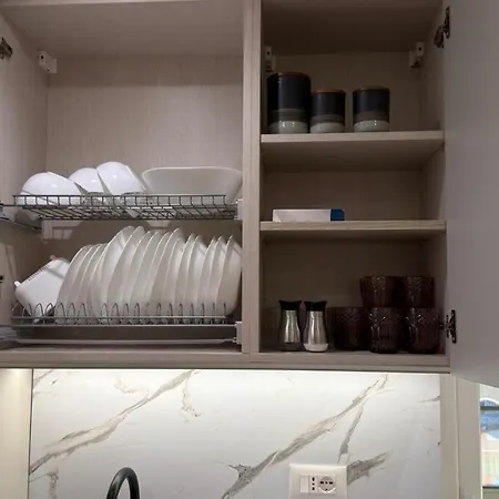 Urban Lotus , Self Check-in Tiran