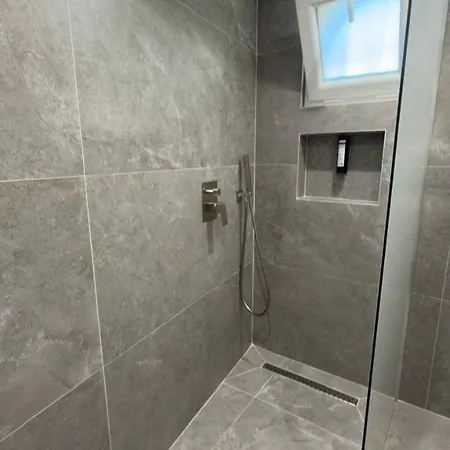 Urban Lotus , Self Check-in Tiran