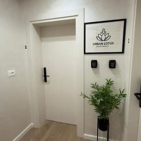 Urban Lotus , Self Check-in Daire *