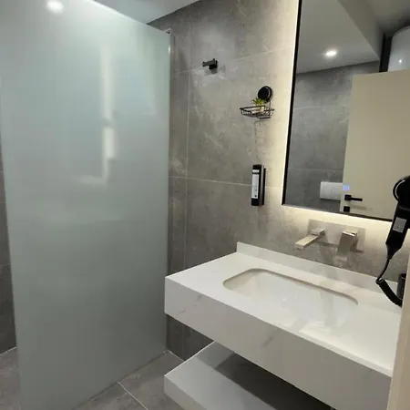 Urban Lotus , Self Check-in Tiran