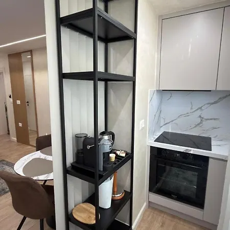 Urban Lotus , Self Check-in Daire