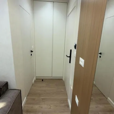 Urban Lotus , Self Check-in Tiran