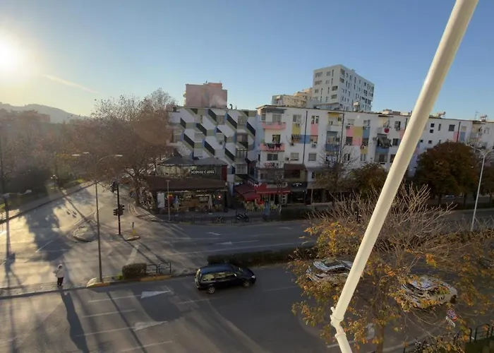 Urban Lotus , Self Check-in * 地拉那